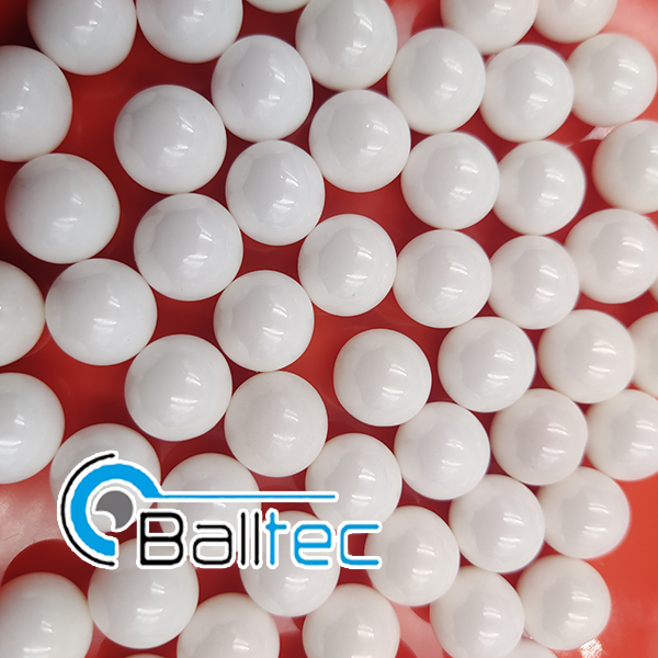 氧化鋯陶瓷球的主要特性是什麼?